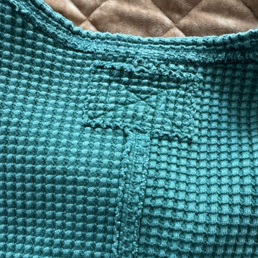 PILCRO short sleeve slightly cropped thermal top w/pocket! Unique& flattering!! - Picture 4 of 14